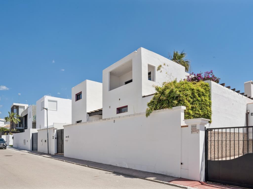 Frittliggende villa til salgs i Nueva Andalucía, Marbella, Bilde 2