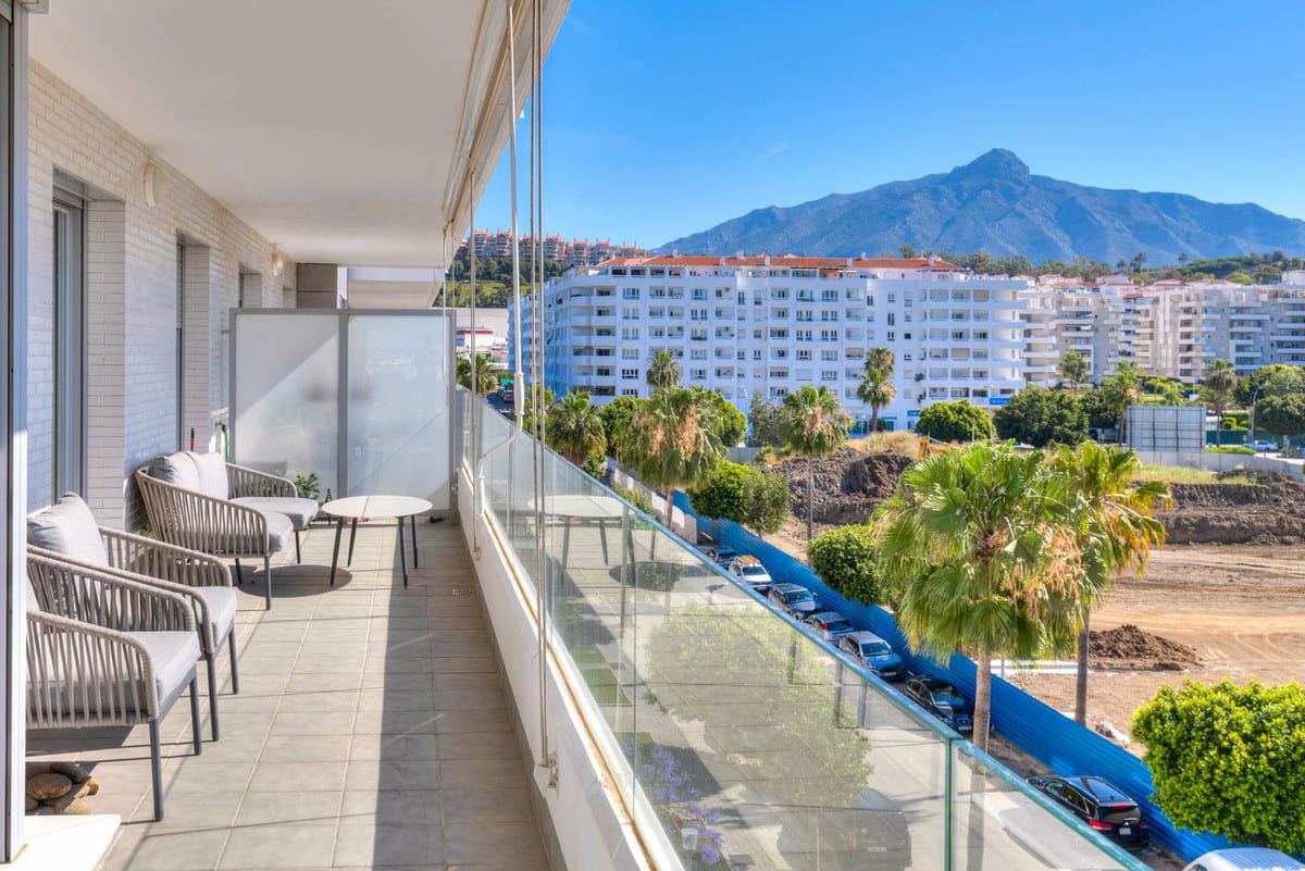 Leilighet midt i bygget til salgs i Nueva Andalucía, Bilde 2