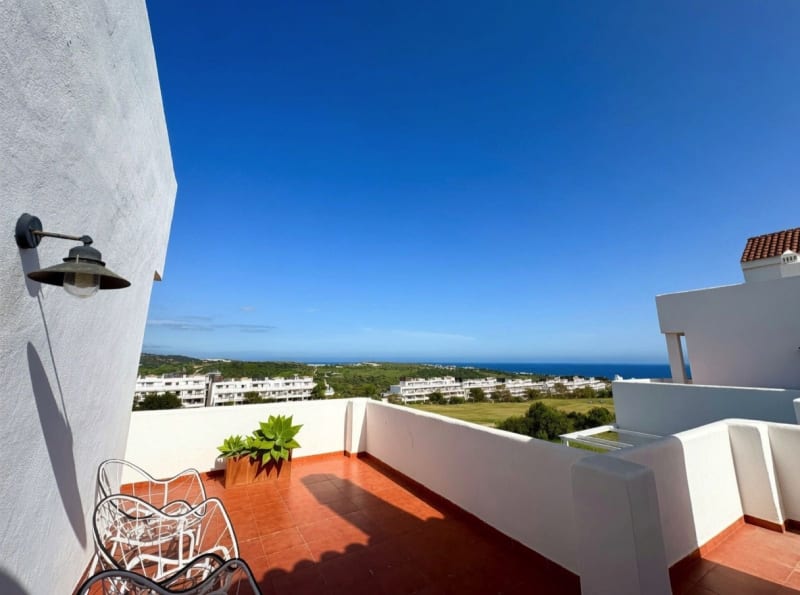 Toppleilighet over to plan til salgs i Valle Romano, Estepona