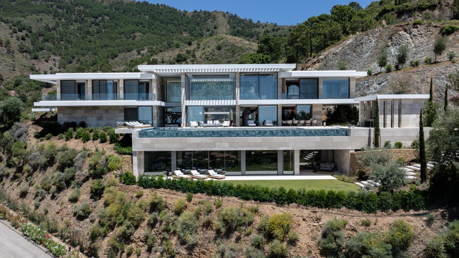 Frittliggende villa til salgs i La Zagaleta, Bilde 2