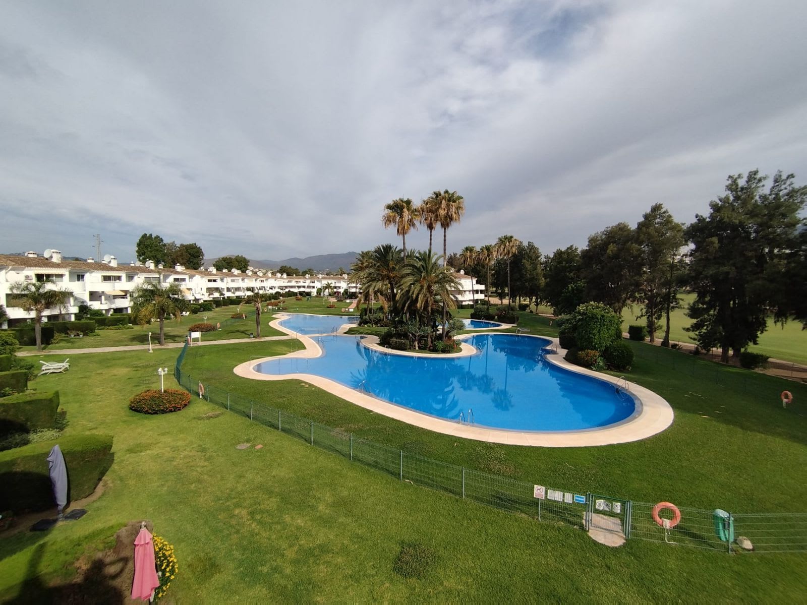 Leilighet midt i bygget til salgs i Mijas Golf, Bilde 3