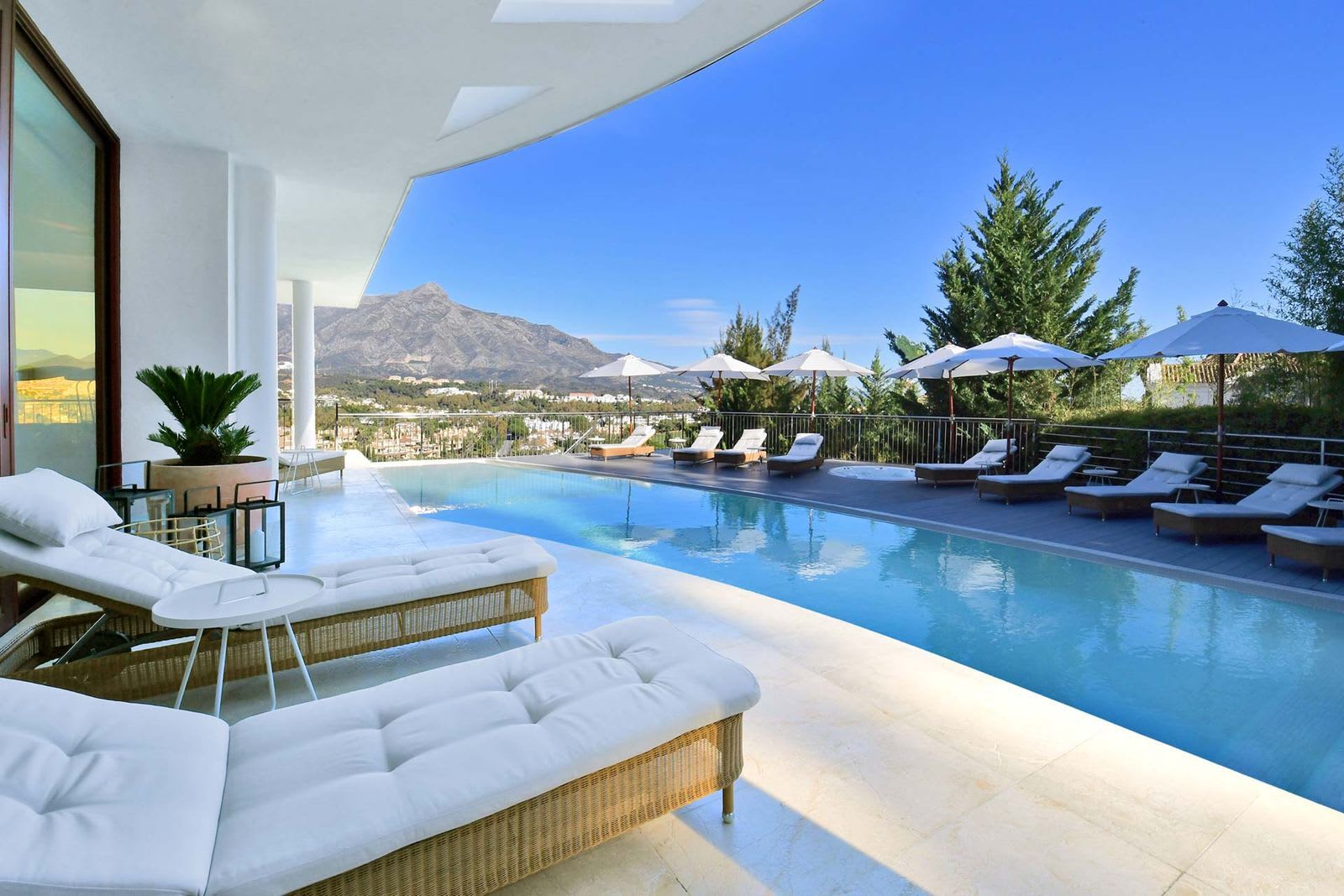 Frittliggende villa til salgs i Nueva Andalucía, Marbella, Bilde 3