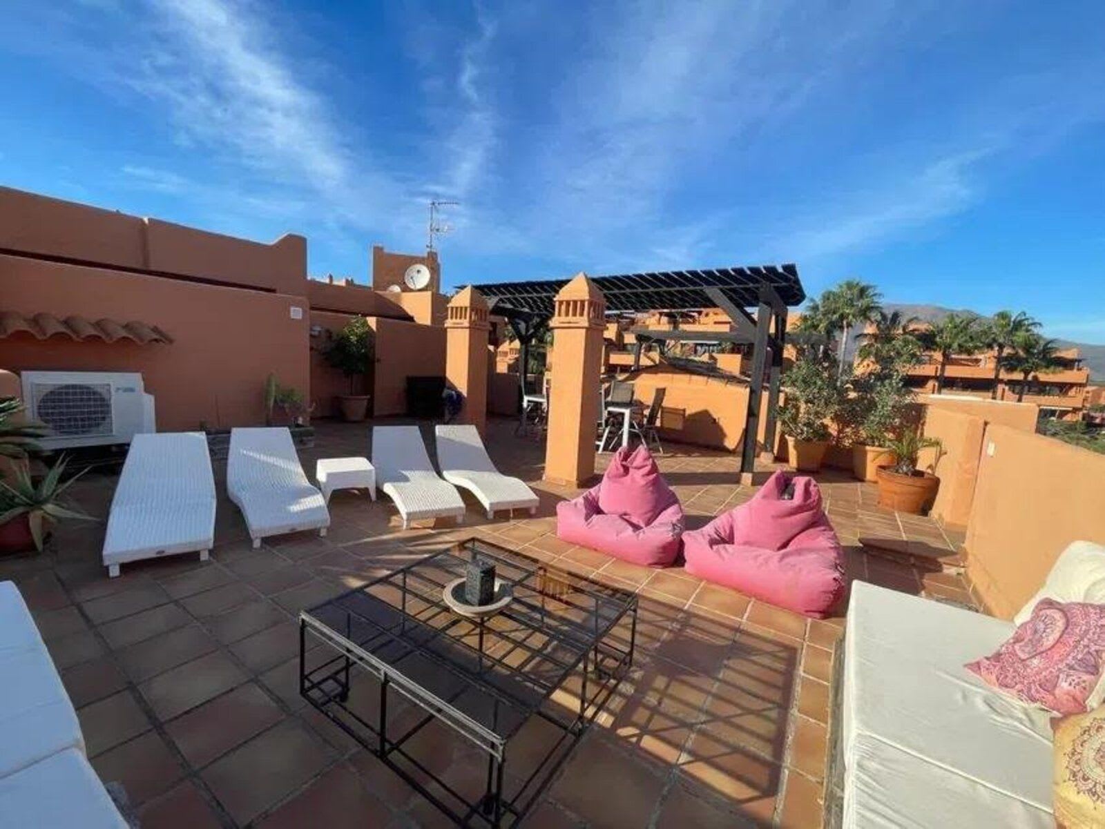Toppleilighet til salgs i Buenas Noches, Estepona, Bilde 3