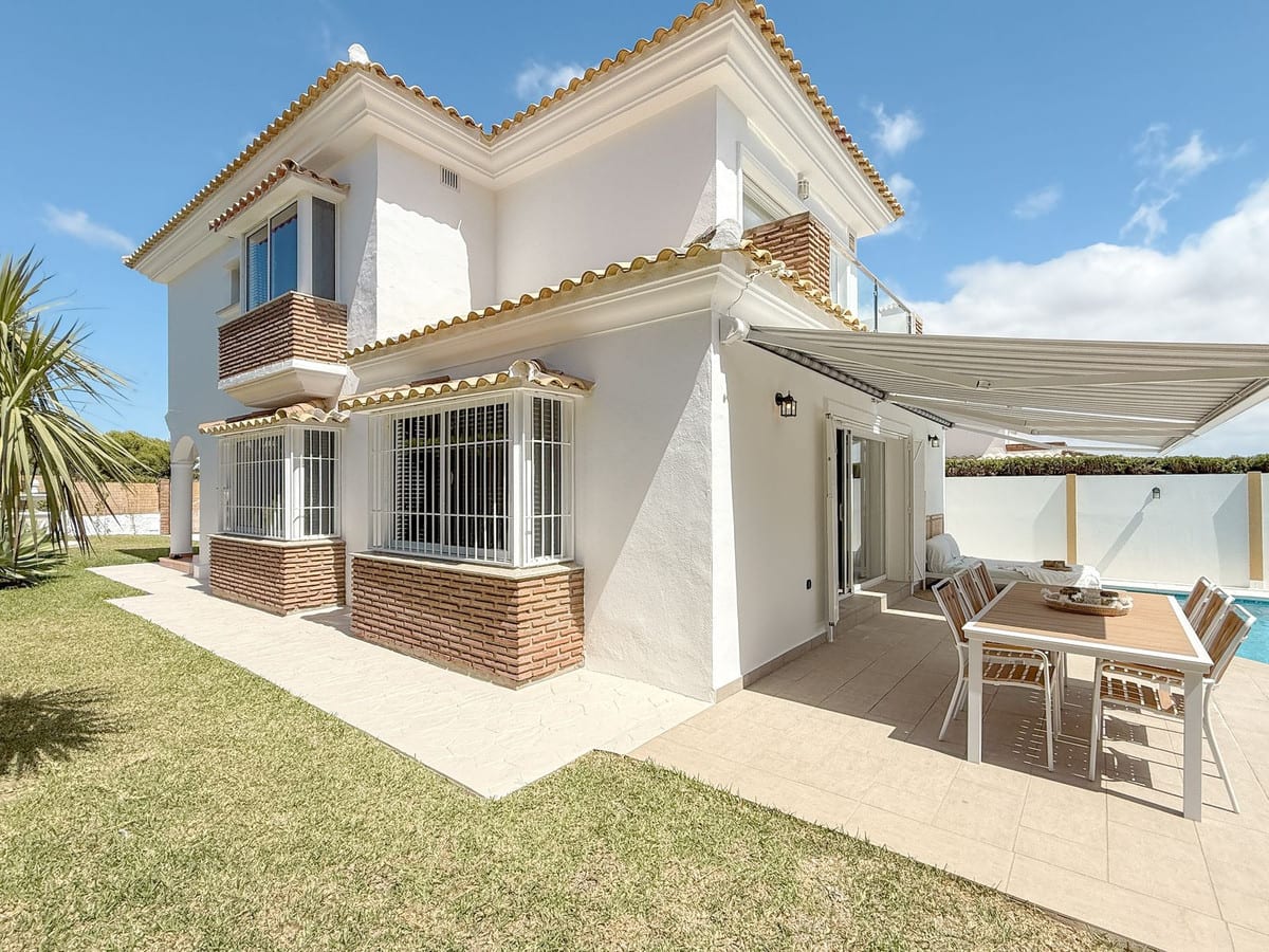 Frittliggende villa til salgs i La Cala Golf, Bilde 3