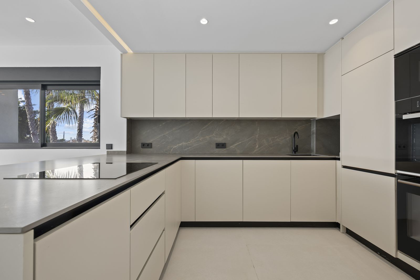 Duplex-penthouse til salgs i El Paraiso, Bilde 3
