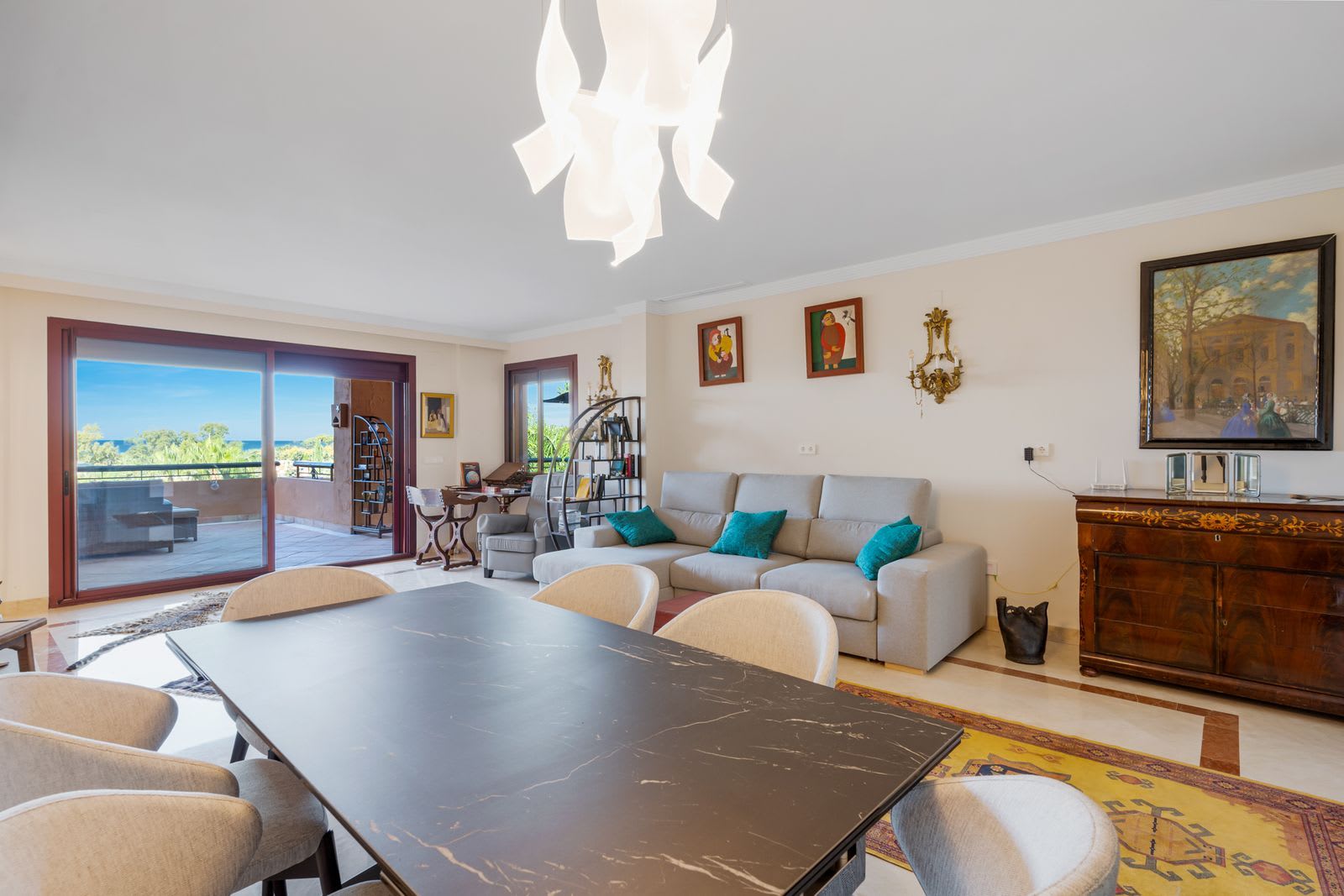 Leilighet midt i bygget til salgs i Bahía de Marbella, Bilde 2