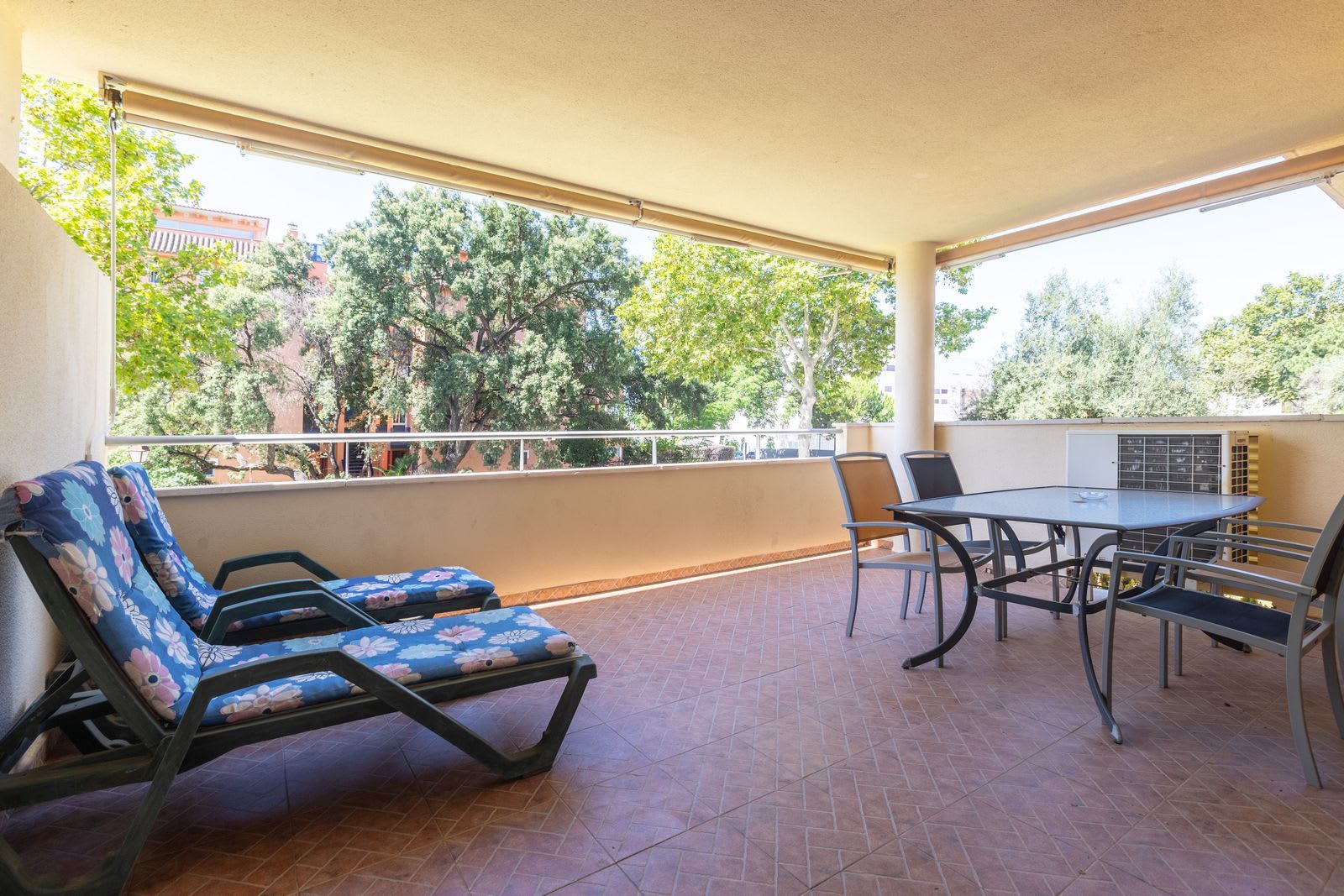 Leilighet midt i bygget til salgs i Elviria, Bilde 2