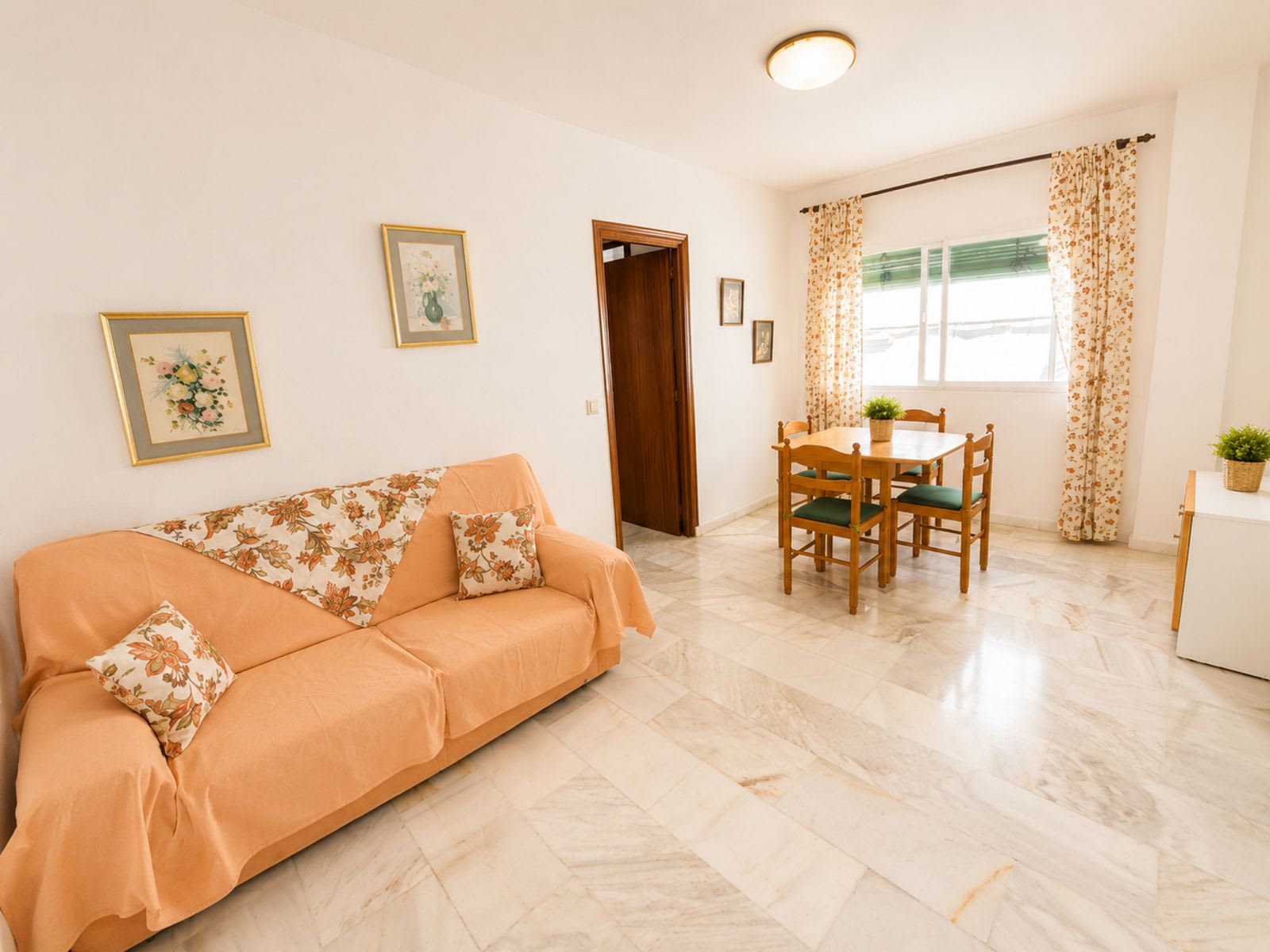 Frittliggende villa til salgs i Casares, Bilde 3