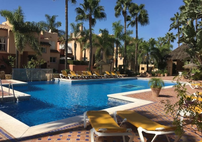 Rekkehus til salgs i Nueva Andalucía