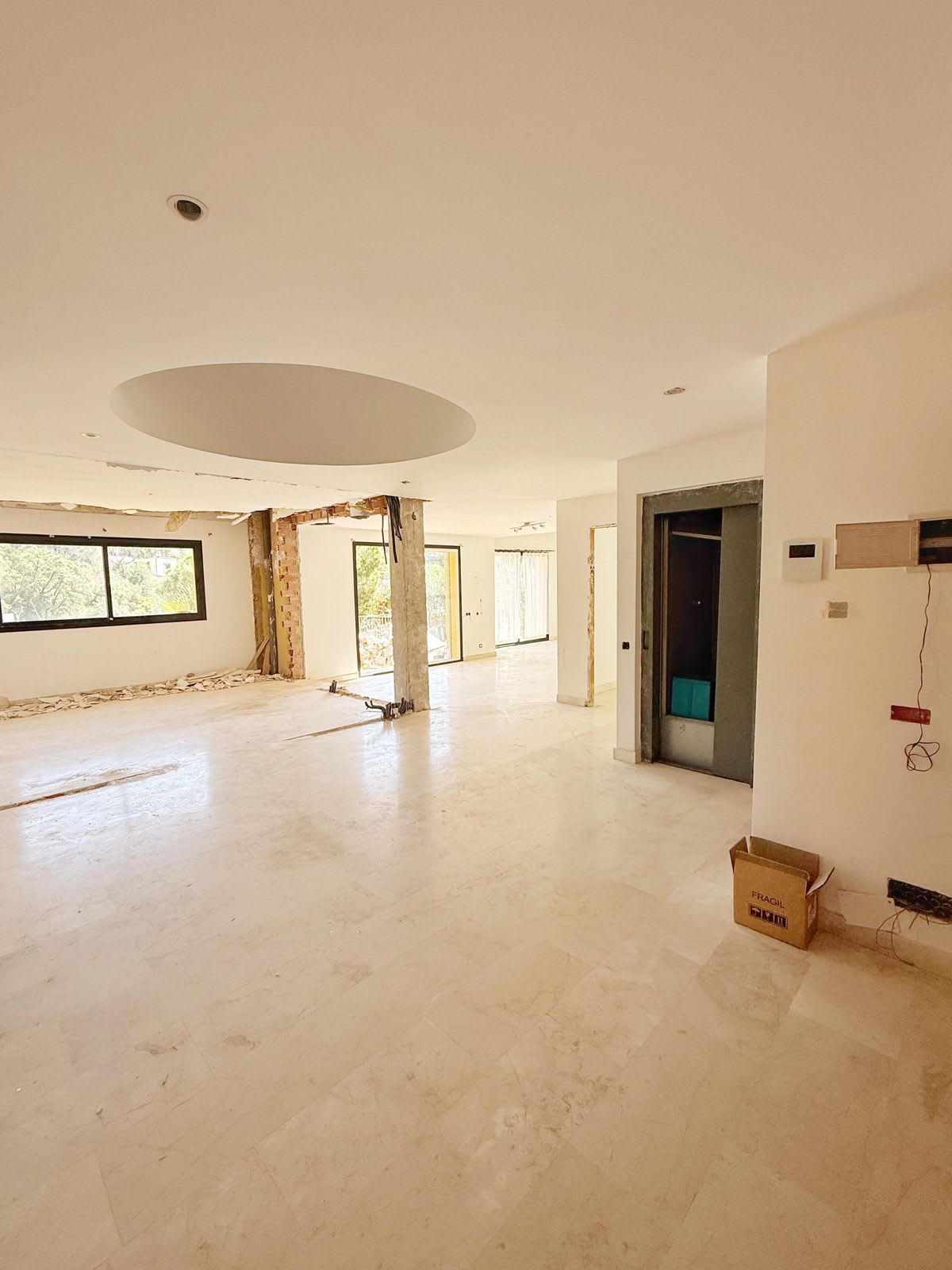 Frittliggende villa til salgs i Elviria, Bilde 2