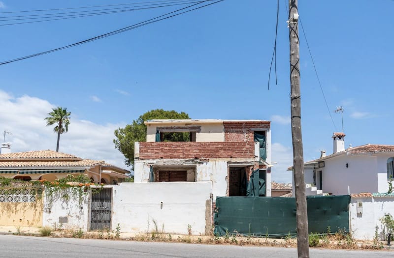 Frittliggende villa til salgs i Nueva Andalucía