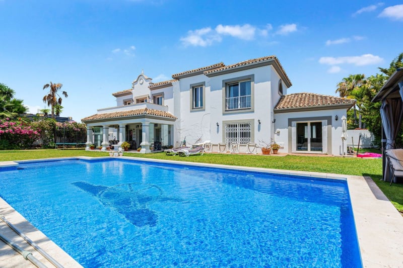 Villa til salgs i Estepona