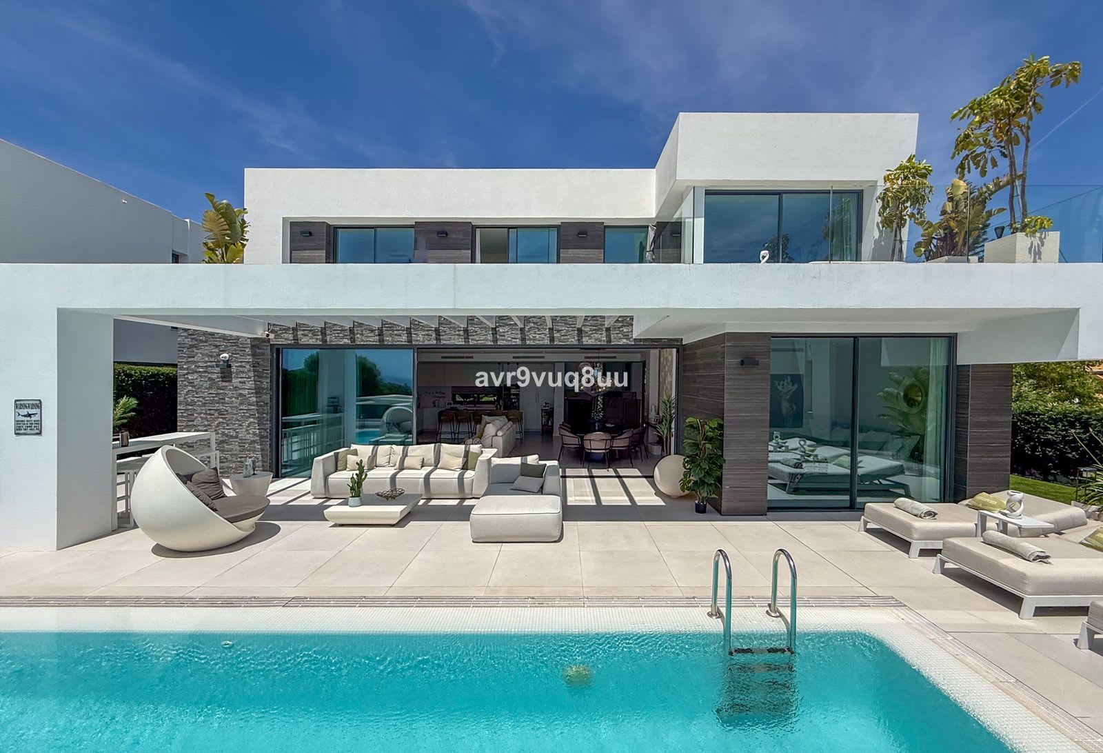 Frittliggende villa til salgs i Cabopino, Bilde 2