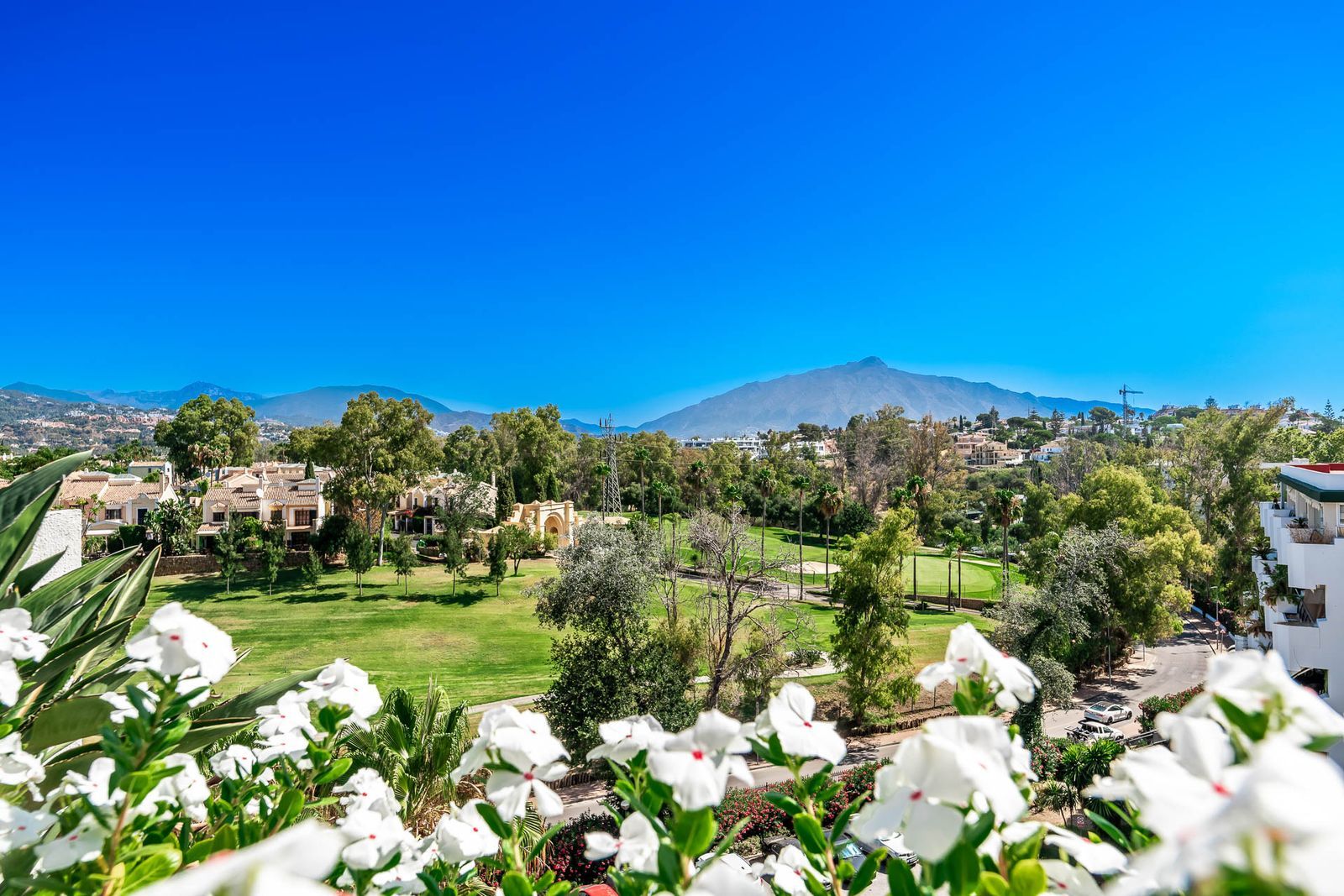 Duplex-penthouse til salgs i Guadalmina Alta, Bilde 2