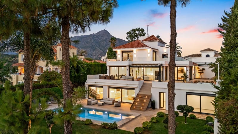 Villa til salgs i Nueva Andalucía, Marbella