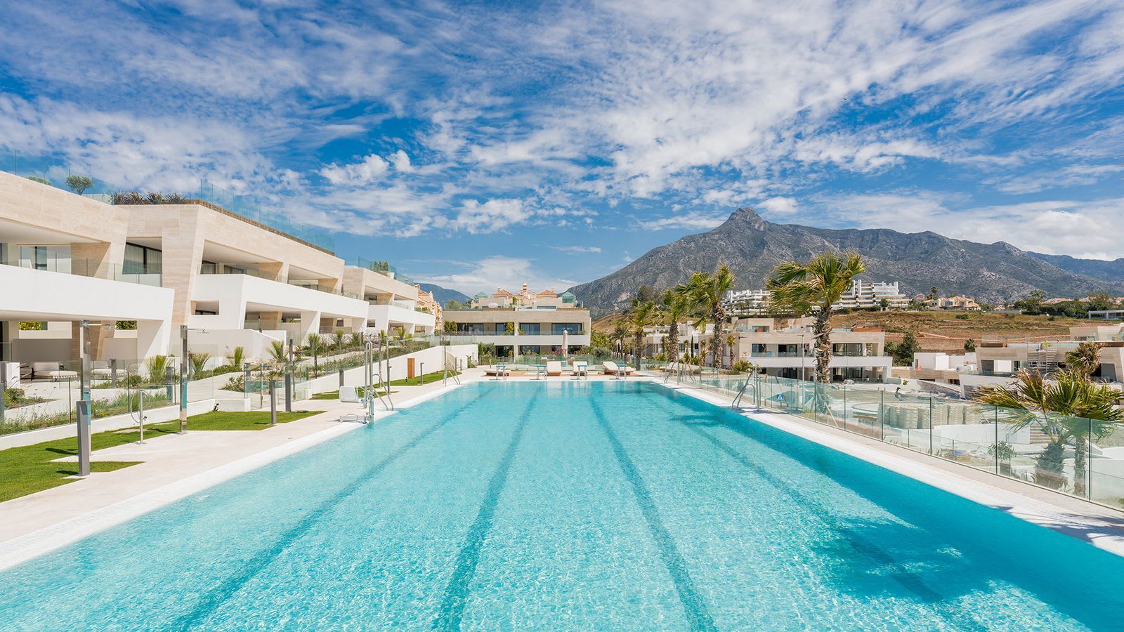 Penthouse til salgs i The Golden Mile, Bilde 2