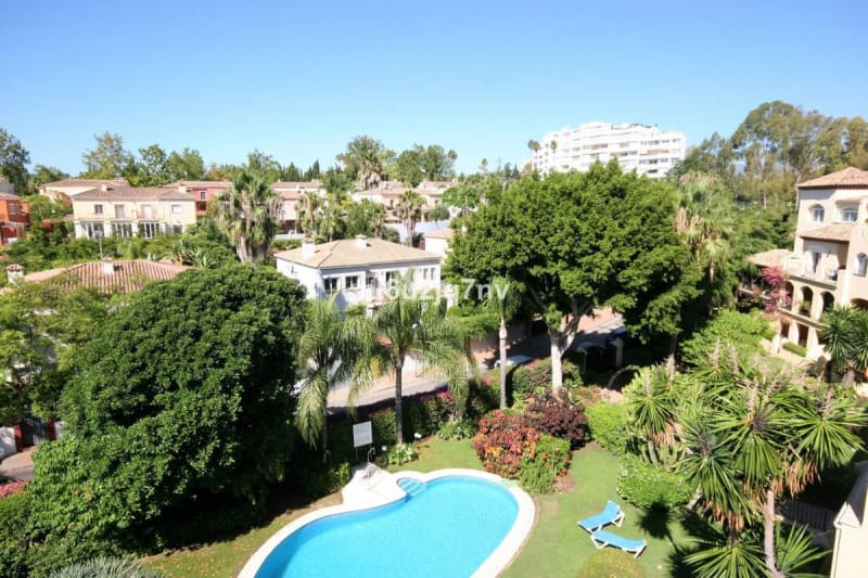 Duplex-penthouse til salgs i Guadalmina Alta