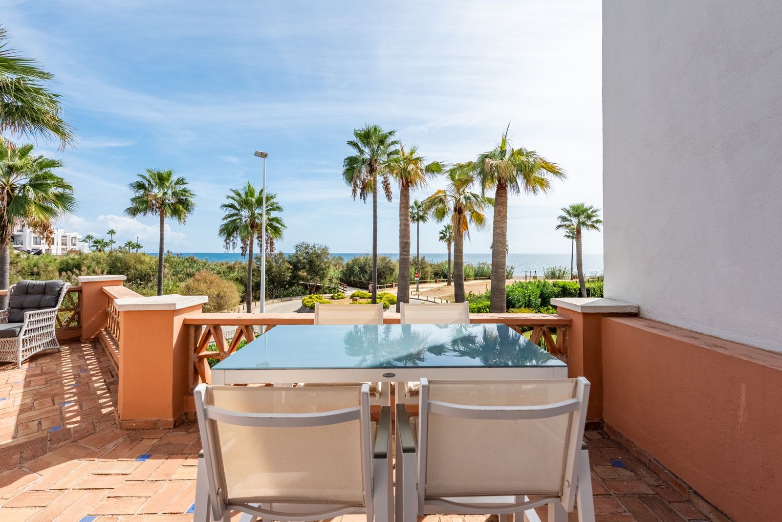 Frittliggende villa til salgs i Casares Playa, Bilde 2