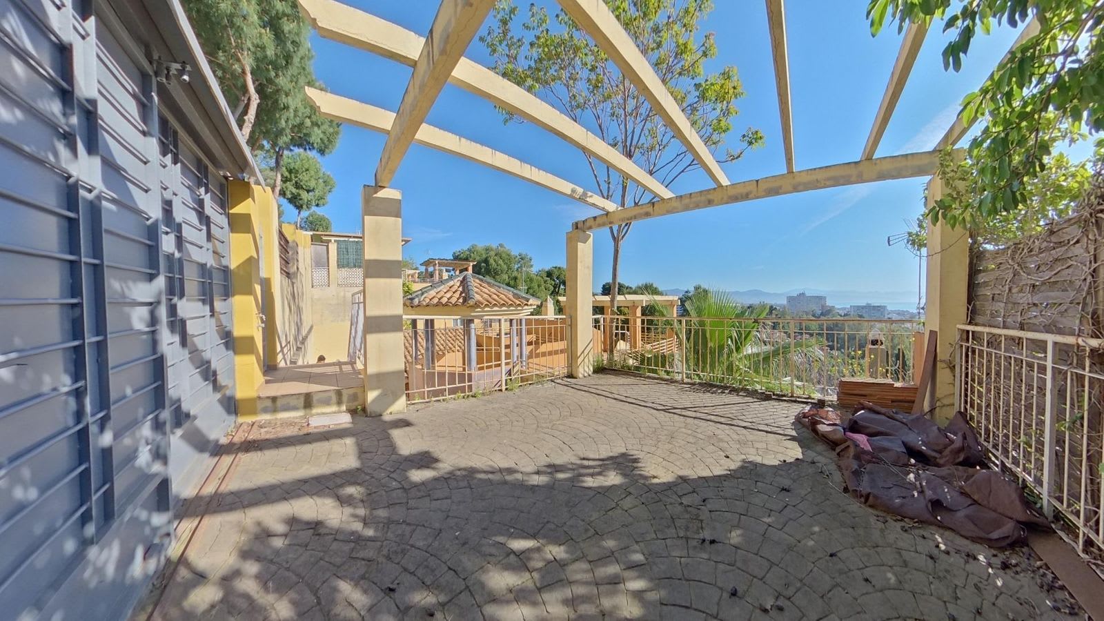Frittliggende villa til salgs i Torremolinos, Bilde 2