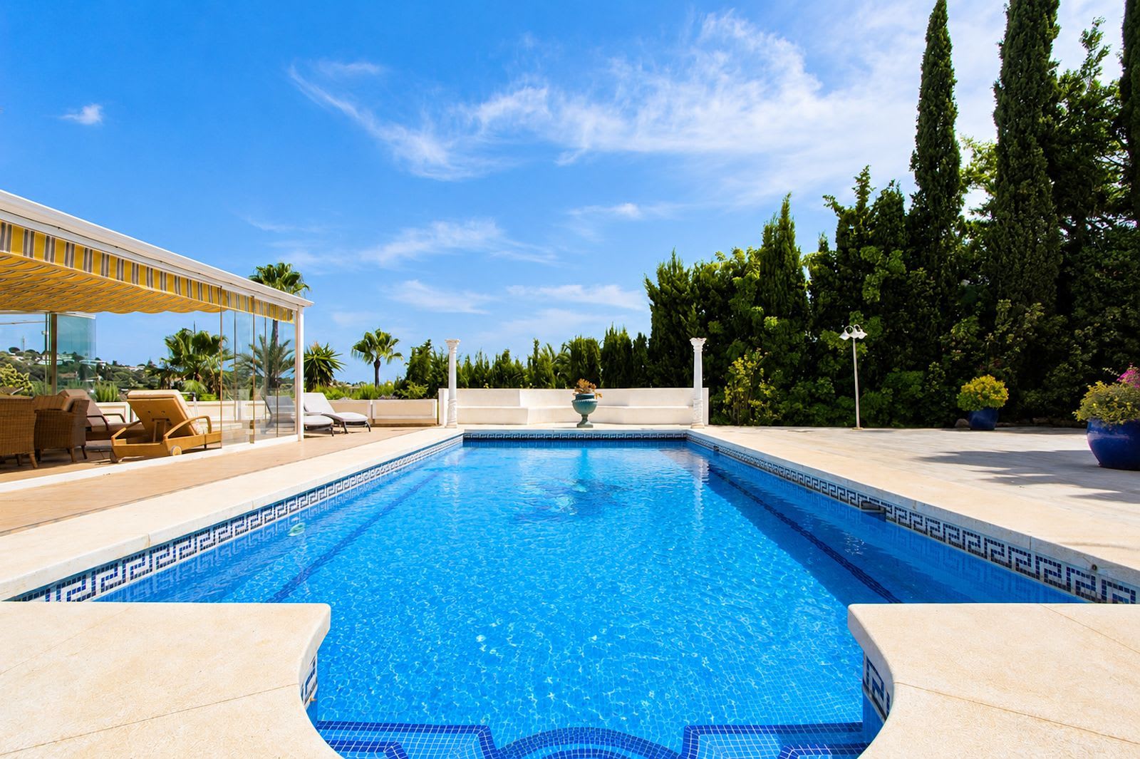 Frittliggende villa til salgs i Elviria, Marbella, Bilde 2