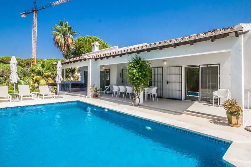 Frittliggende villa til salgs i Elviria