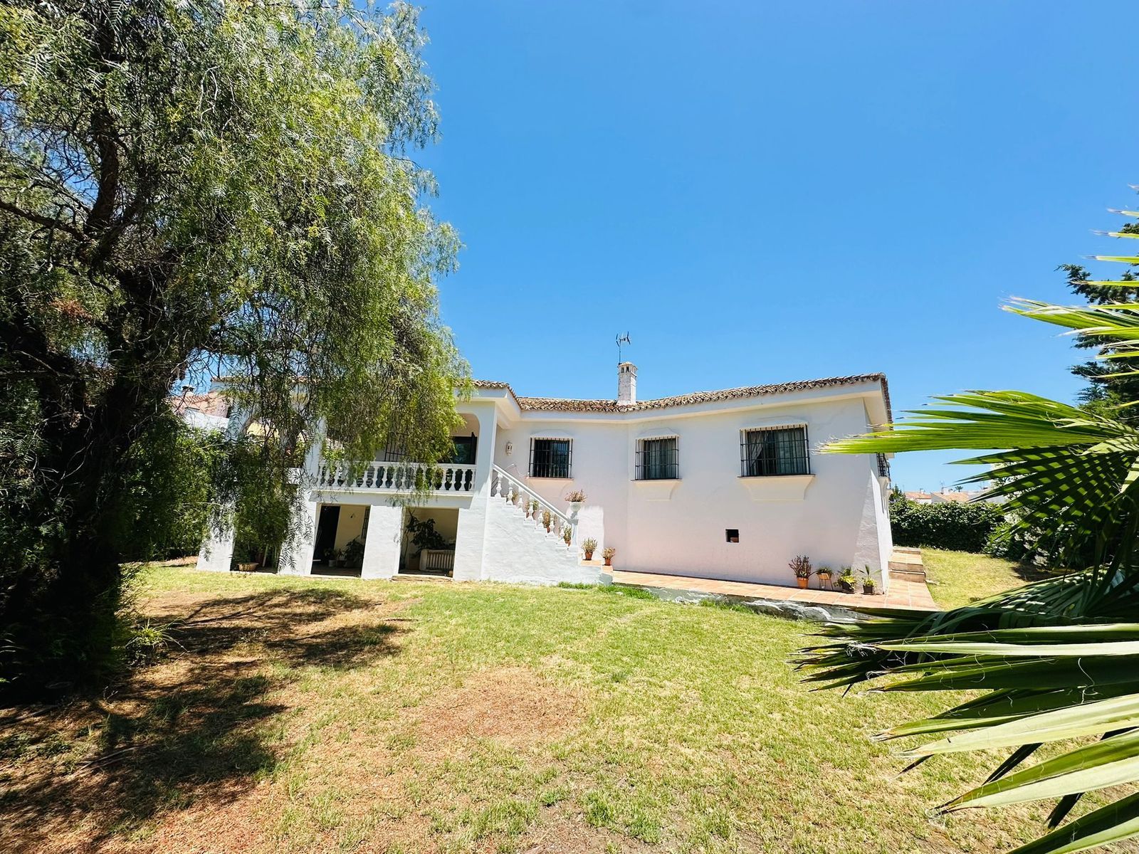 Frittliggende villa til salgs i Atalaya, Bilde 2