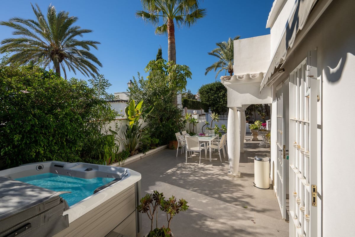 Frittliggende villa til salgs i Marbesa, Bilde 2