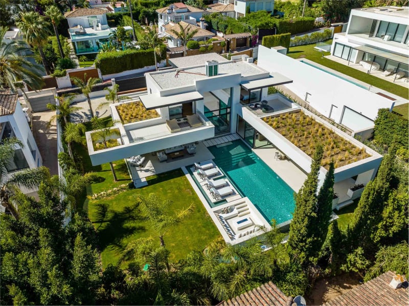 Frittliggende villa til salgs i Nueva Andalucía
