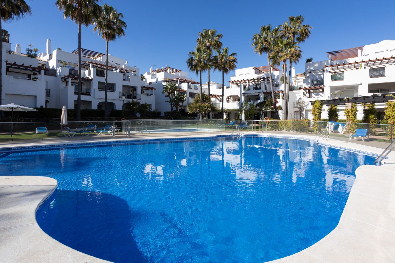 Leilighet midt i bygget til salgs i San Pedro de Alcántara, Bilde 2