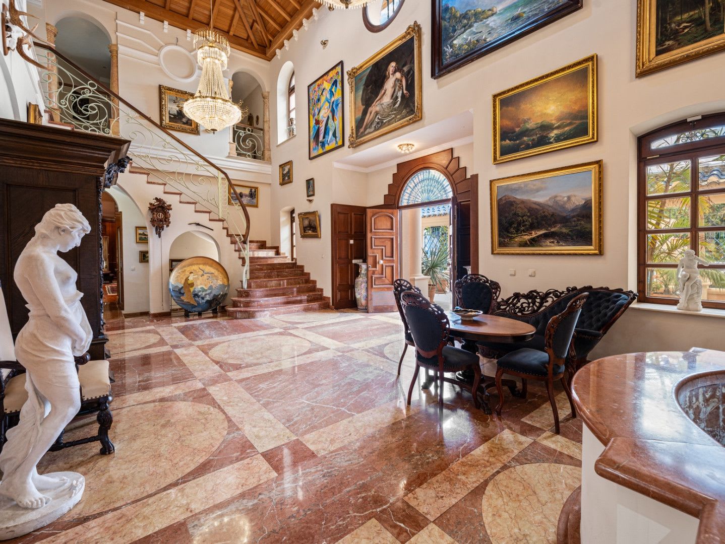 Frittliggende villa til salgs i Nueva Andalucía, Bilde 2