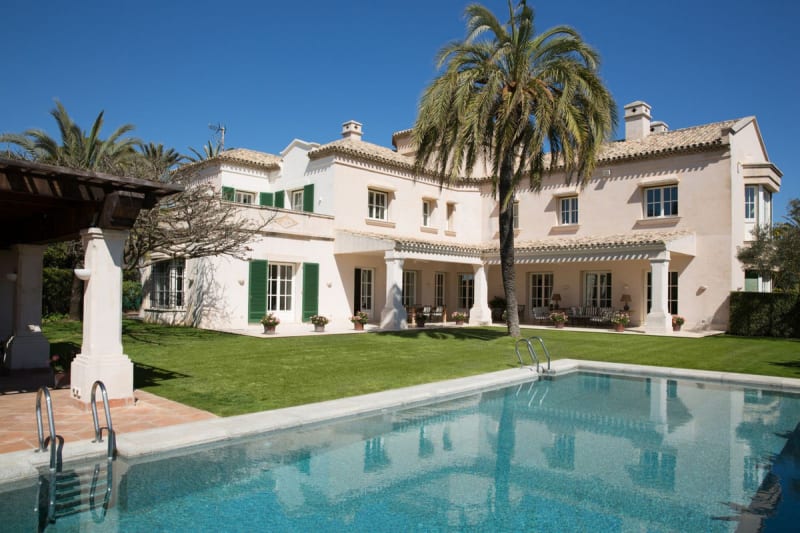 Frittliggende villa til salgs i Los Monteros