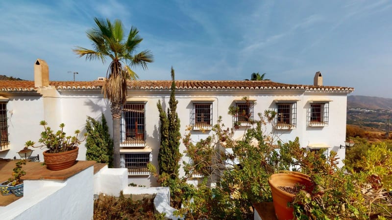 Frittliggende villa til salgs i Torrox