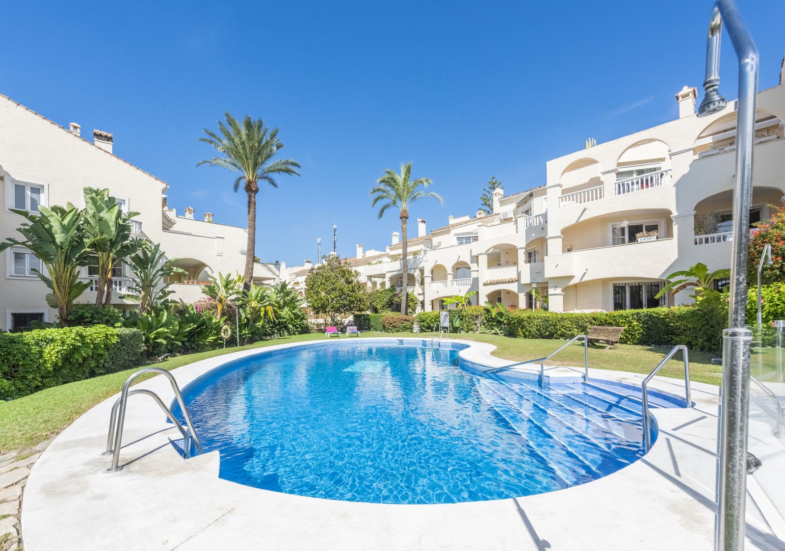 Lejlighed til salg i El Paraíso, Estepona, Billede 2