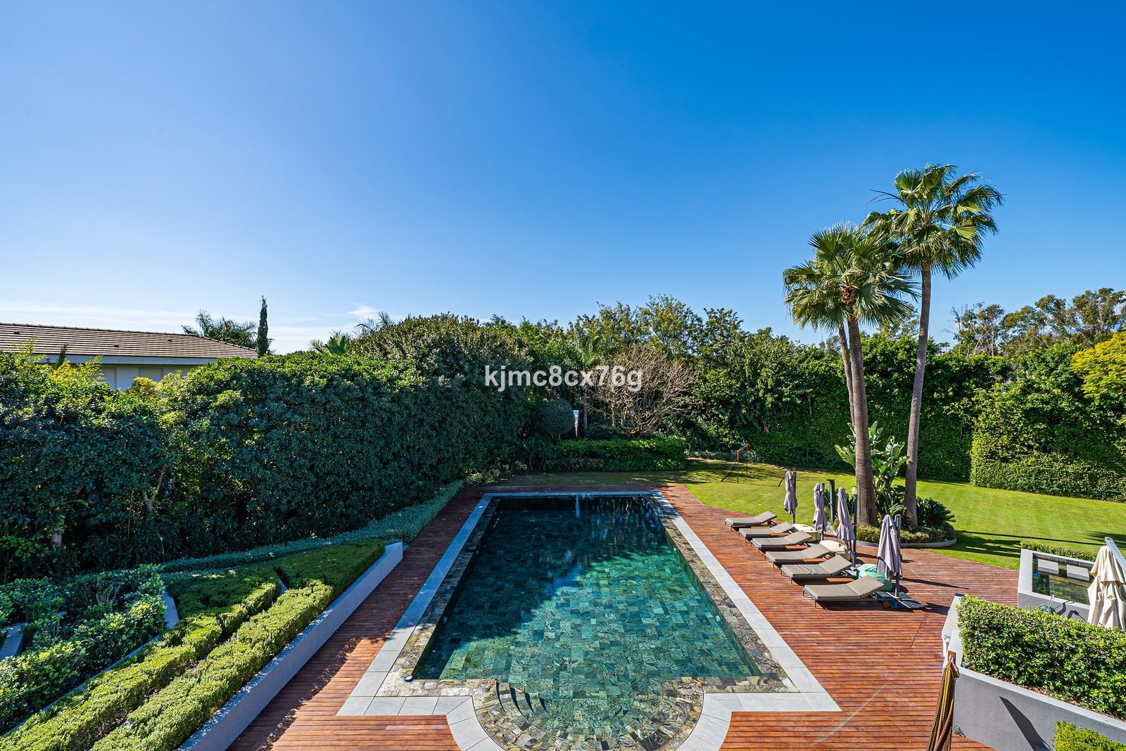 Frittliggende villa til salgs i Guadalmina Baja, Bilde 2