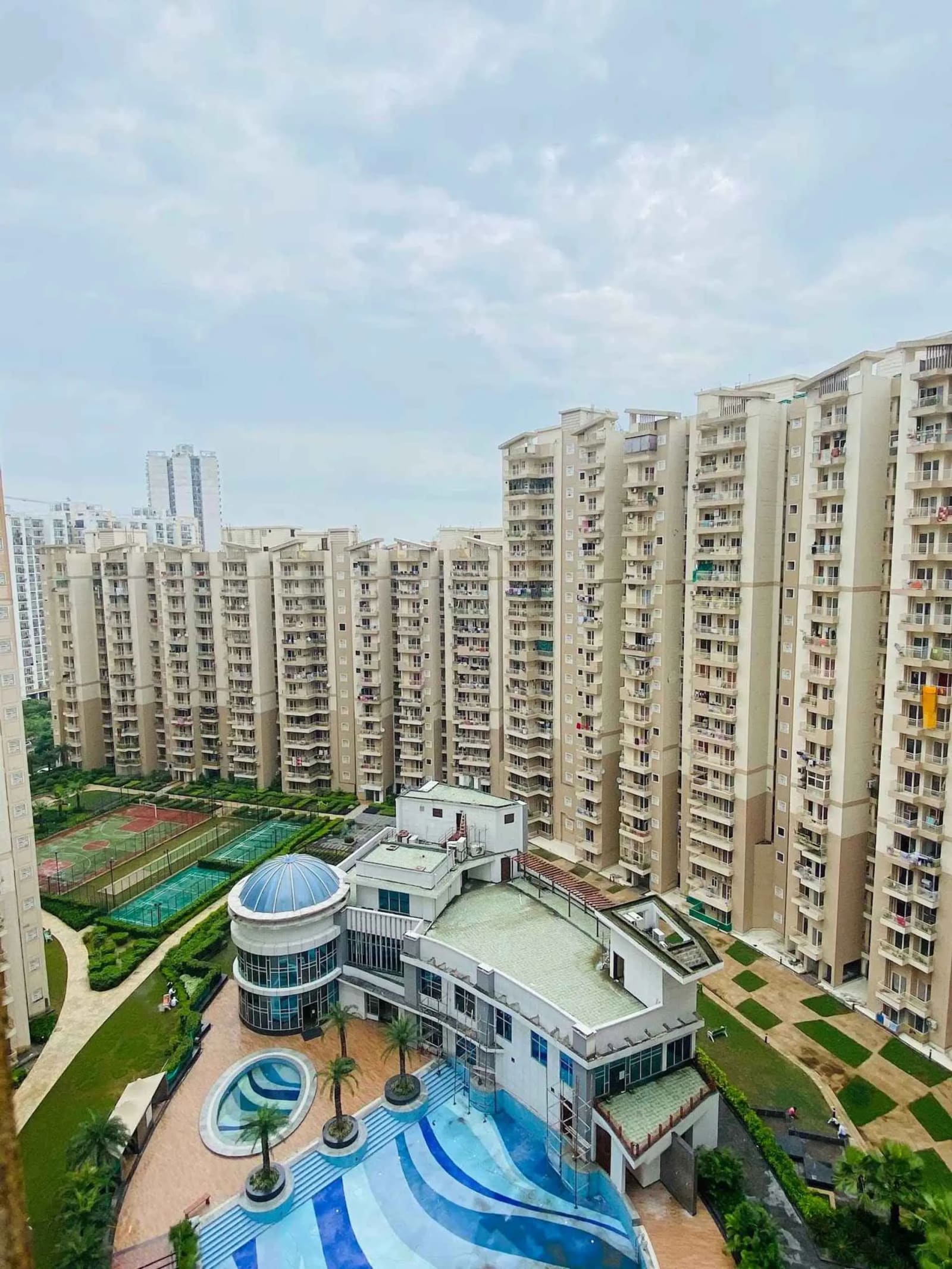 2 BHK Apartment in Ajnara Homes - Image 1