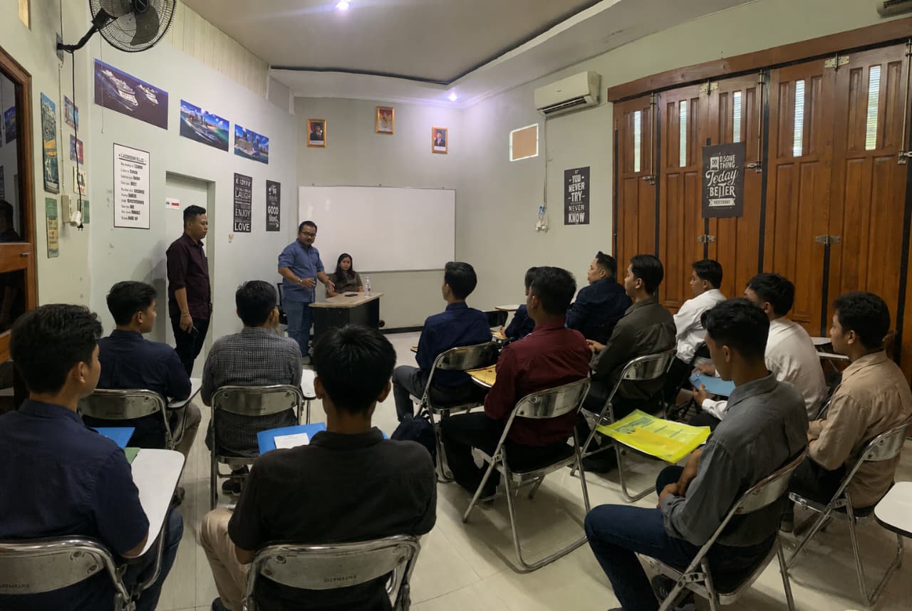 Briefing Interview