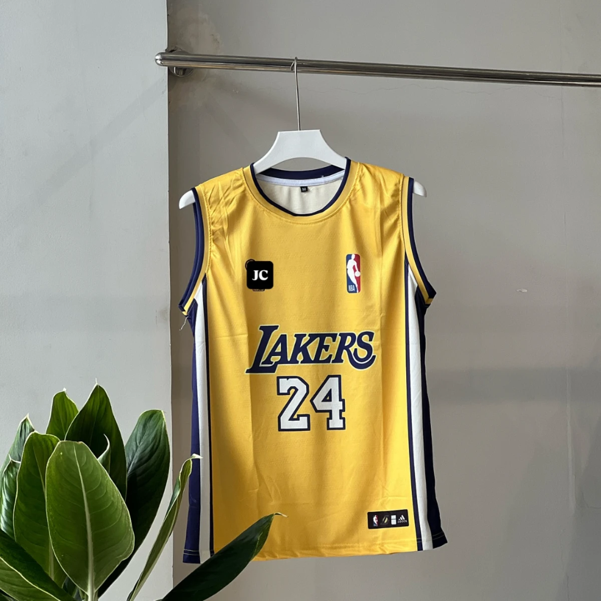 Lakers // yellow