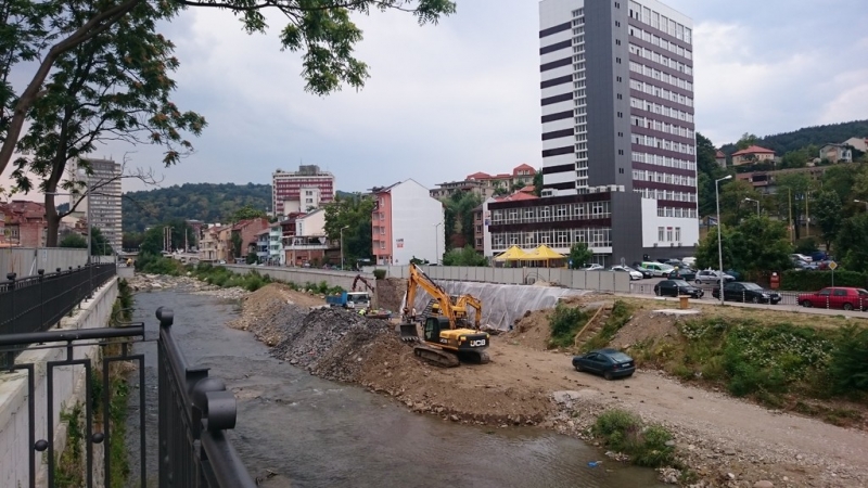 Изграждане на пешеходен мост над река Янтра - Снимка 18