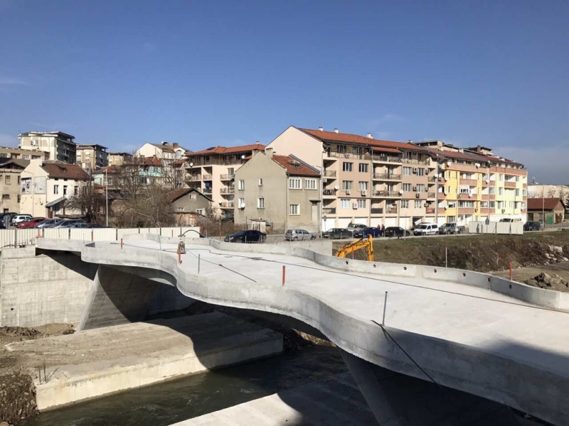 Изграждане на пешеходен мост над река Янтра - Снимка 10