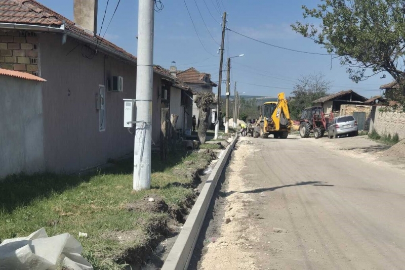 Реконструкция на участък от общински път - Снимка 12