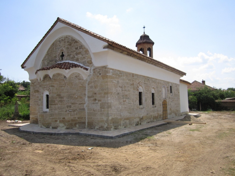 Църковен храм "Св. Св. Кирил и Методий" - Снимка 2