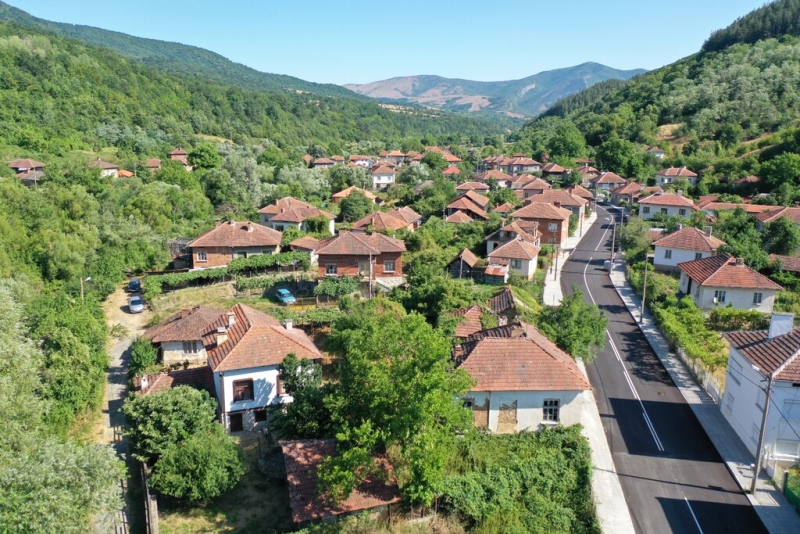 Реконструкция на участък от общински път VID1004 - Снимка 2