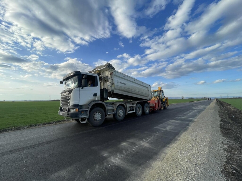 Реконструкция на участъци от общински път - Снимка 2