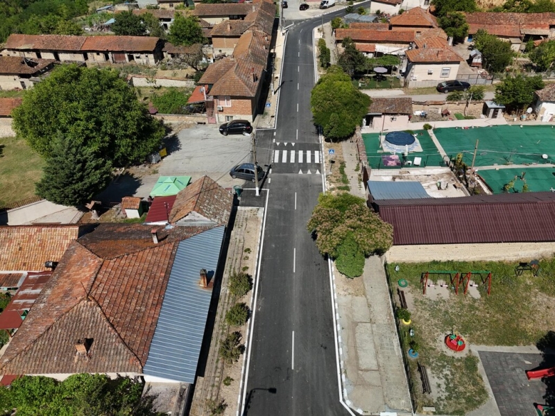 Реконструкция на участък от общински път - Снимка 2