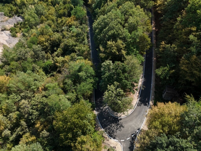 Реконструкция на участък от общински път - Снимка 3