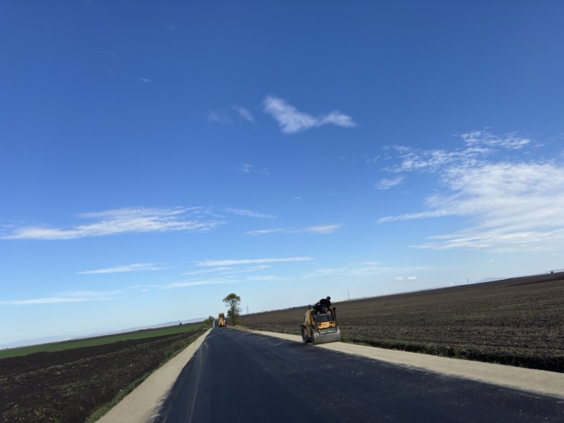 Реконструкция на участъци от общински път - Снимка 3