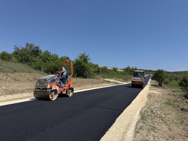 Реконструкция на участък от общински път - Снимка 4