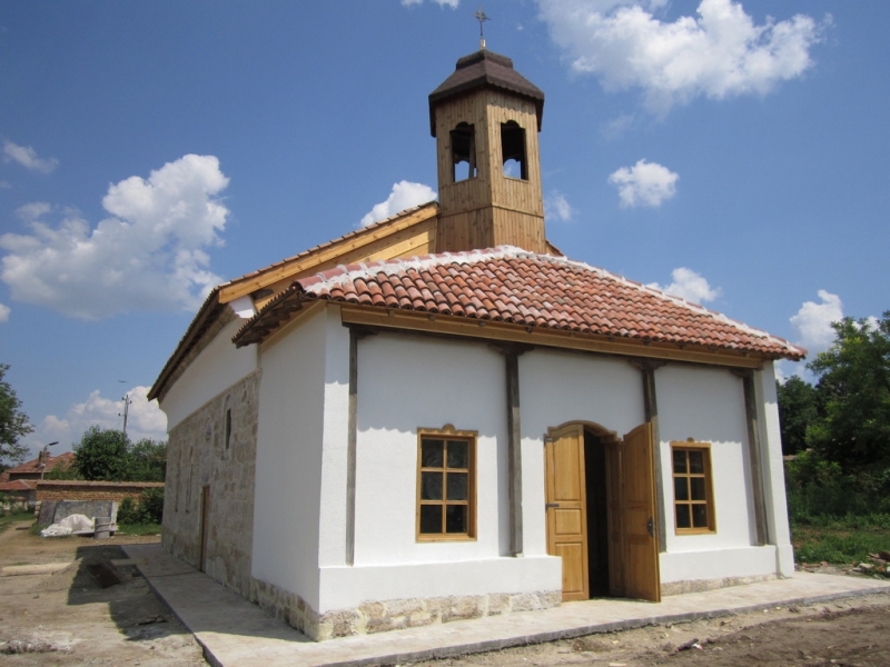 Църковен храм "Св. Св. Кирил и Методий" - Снимка 4