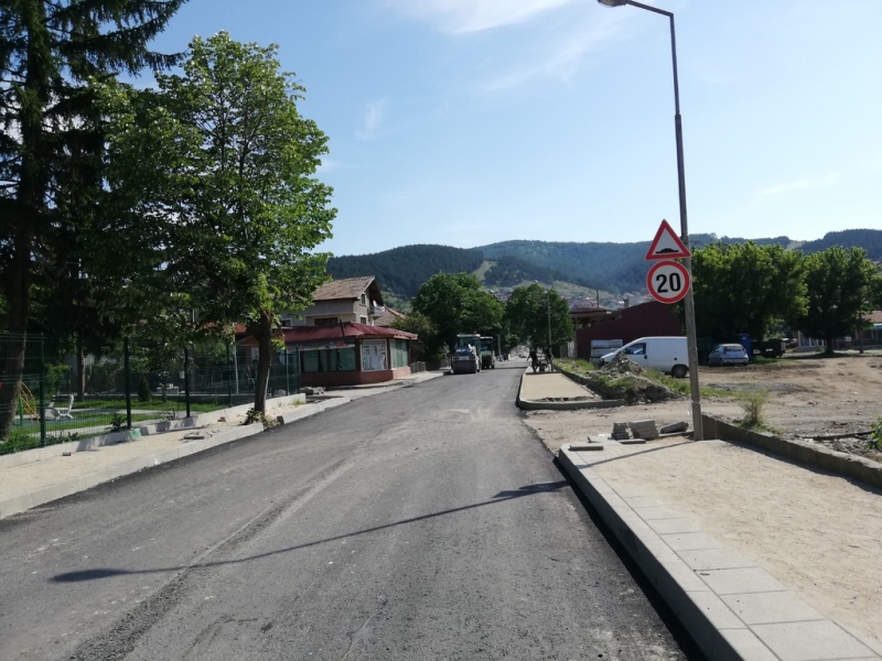 Реконструкция на участъци от общински пътища - Снимка 5