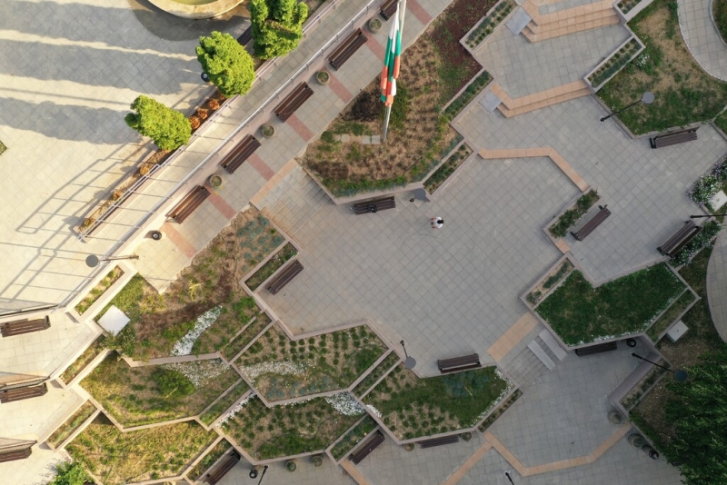 Обновяване на площад "Възраждане" - Снимка 5